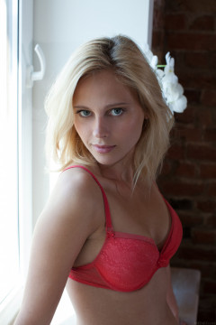 Skarlett Presenting Skarlett | Download from Files Monster