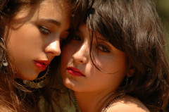 Larissa A & Maria F - Viaje - by Luis Durante | Download from Files Monster