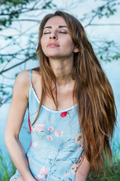 Olwen Presenting | Download from Files Monster