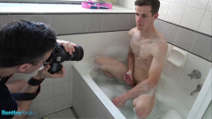 Brad Hunter playing with his thick cock in the bath | Download from Files Monster