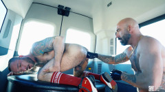 Fist Bus, Scene 3