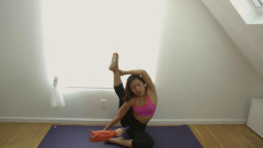 Elle's distracted yoga session