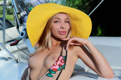 Eva Tali Yellow Hat