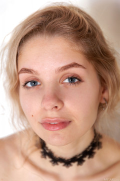 Mila Amour - Masked Glamour