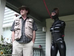 Kali Kane arrives at the House