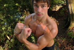 EastBoys Muscle Worship, Flexing - John Tremont