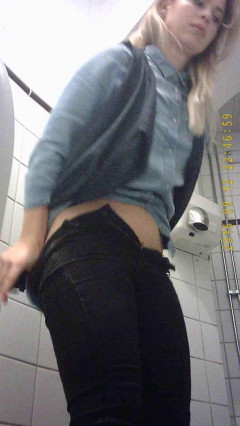 Hidden camera in the women's toilet of the Institute | Download from Files Monster